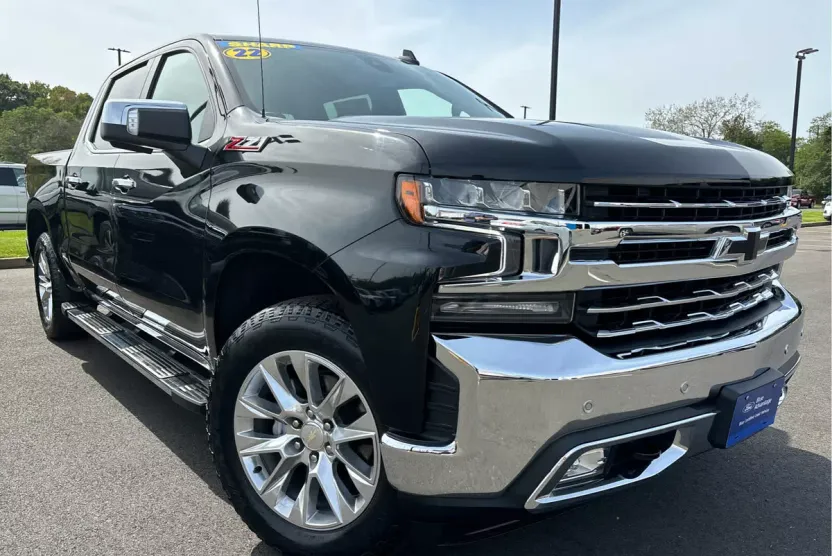 2022 Chevrolet Silverado 1500 LTZ photo 1