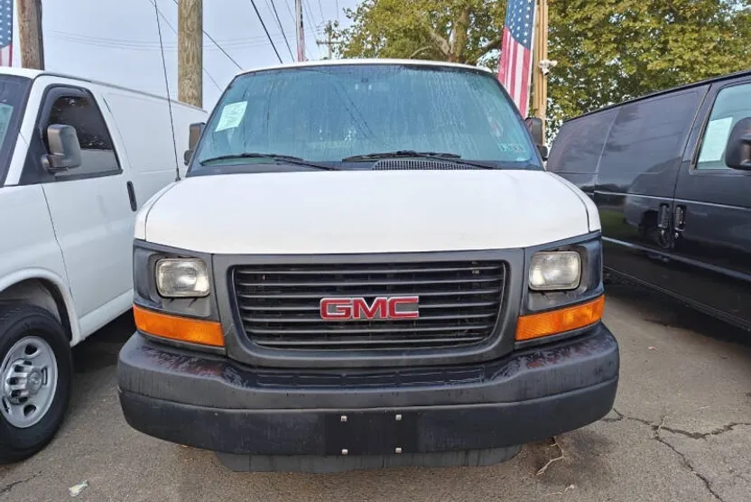 2014 Gmc Savana 3500 Cargo photo 1