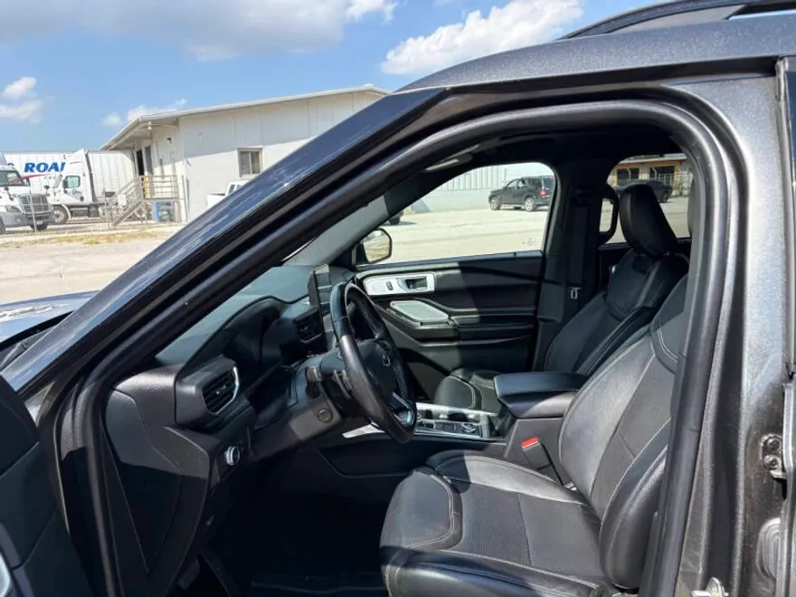 2020 Ford Explorer ST photo 1