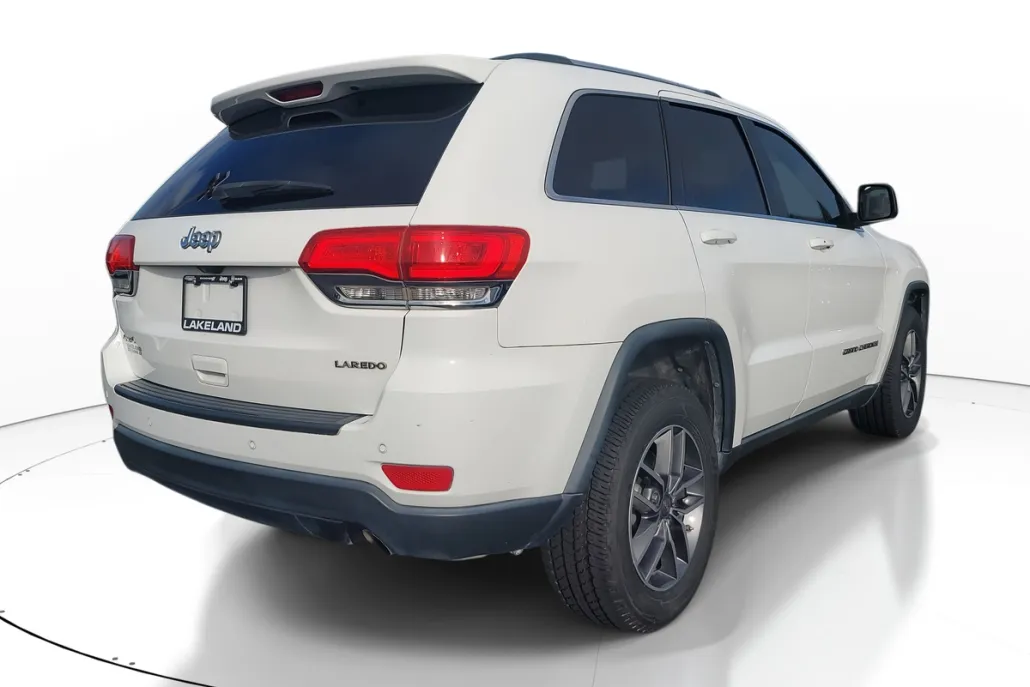 2019 Jeep Grand Cherokee Laredo E photo 1