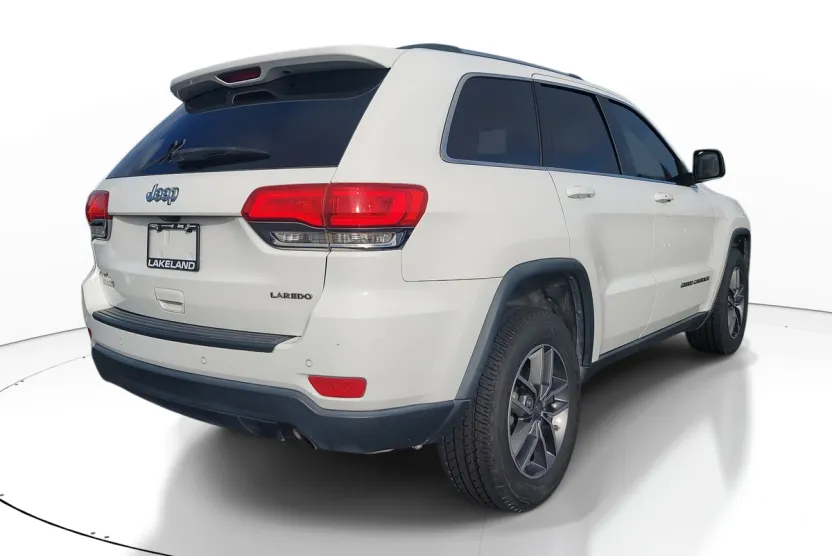 2019 Jeep Grand Cherokee Laredo E photo 1