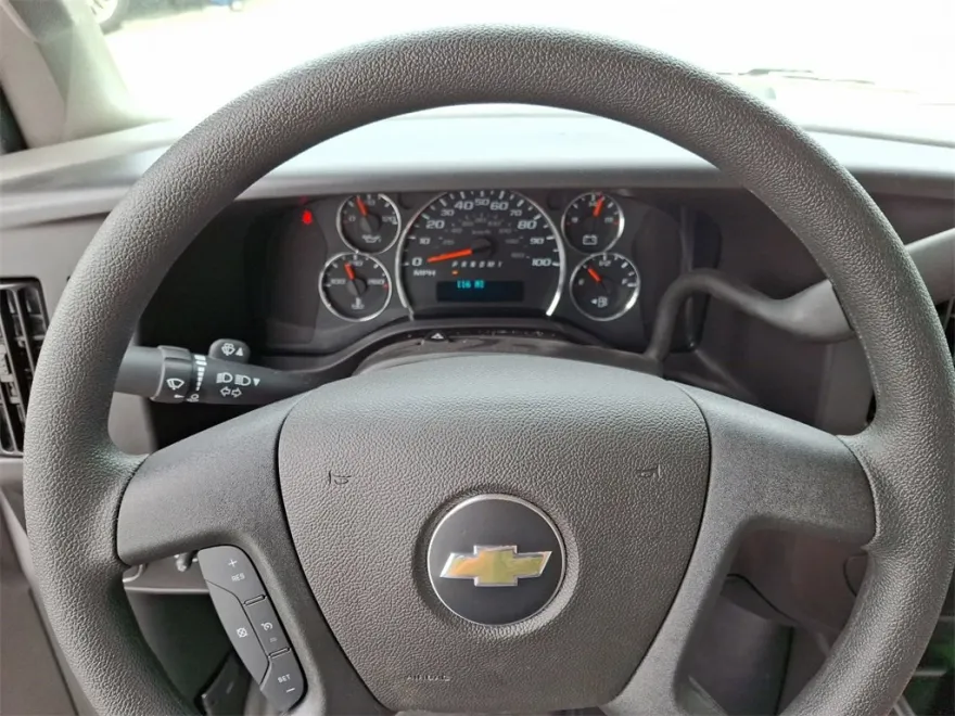 2025 Chevrolet Express Cutaway 3500 photo 1