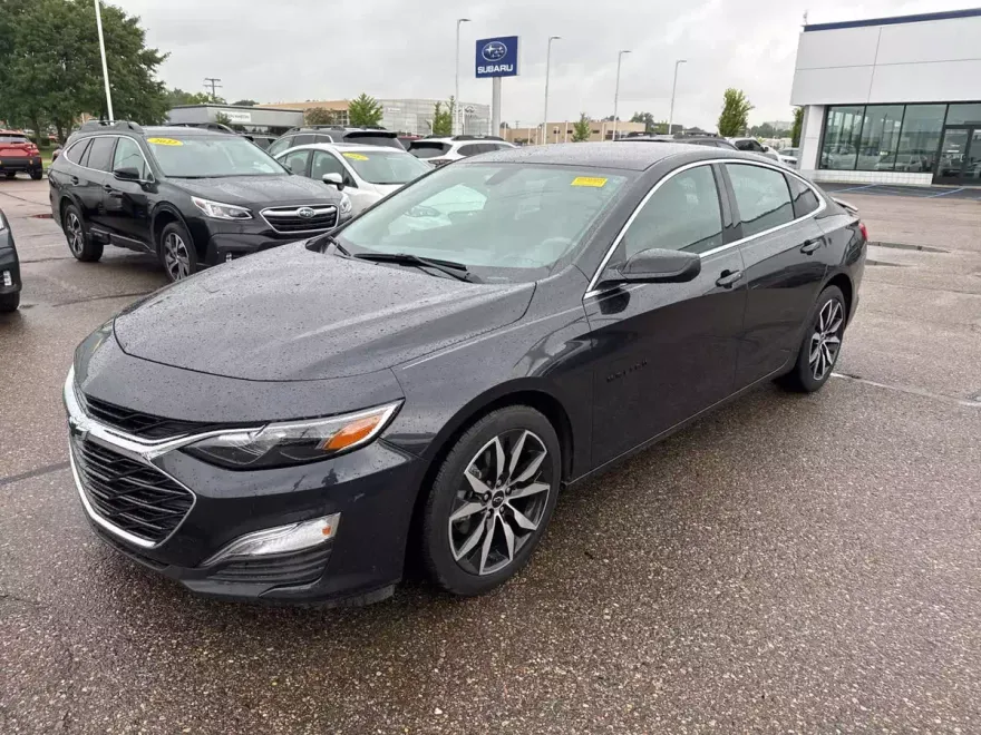 2022 Chevrolet Malibu RS photo 1