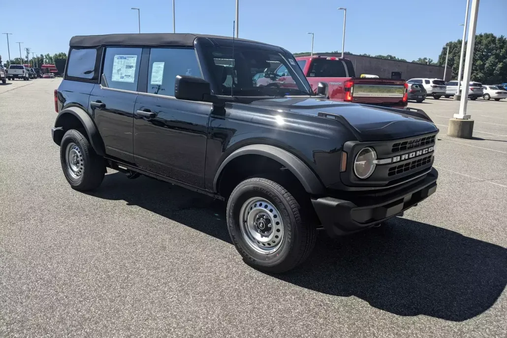 2025 Ford Bronco Base photo 1