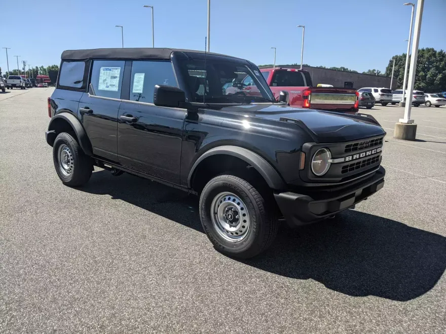 2025 Ford Bronco Base photo 1