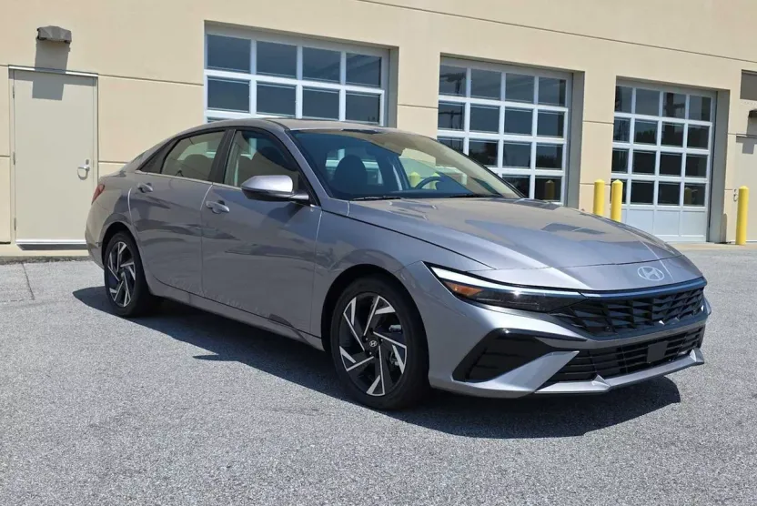2025 Hyundai Elantra Hybrid Limited photo 1
