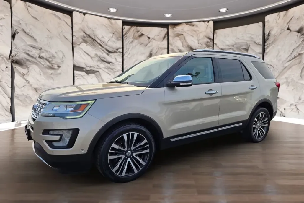 2017 Ford Explorer Platinum photo 1
