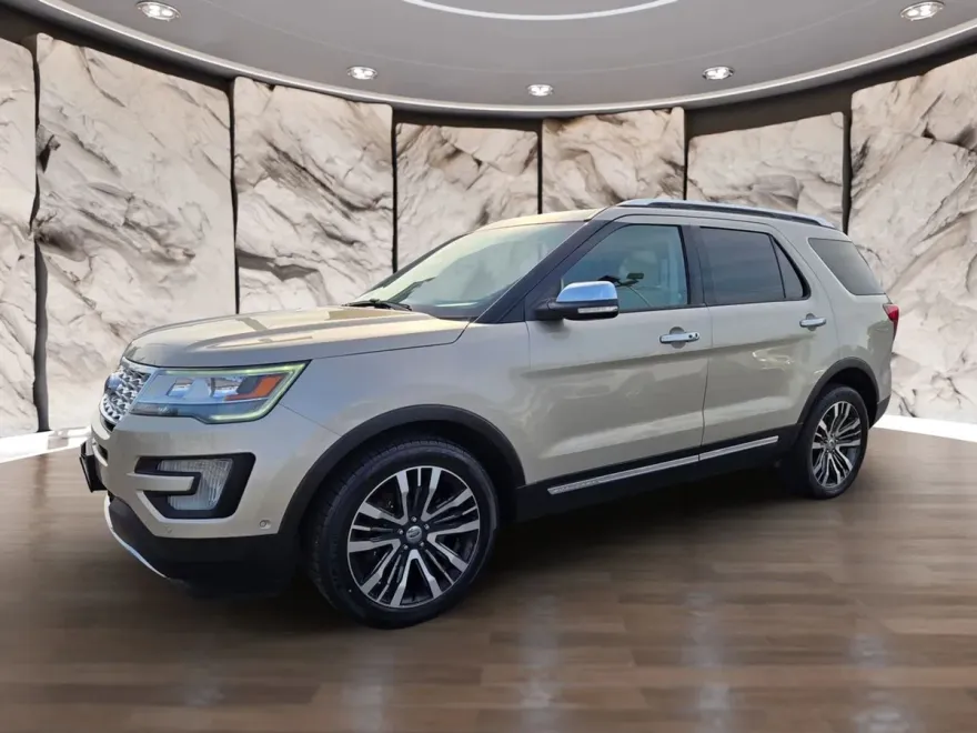 2017 Ford Explorer Platinum photo 1