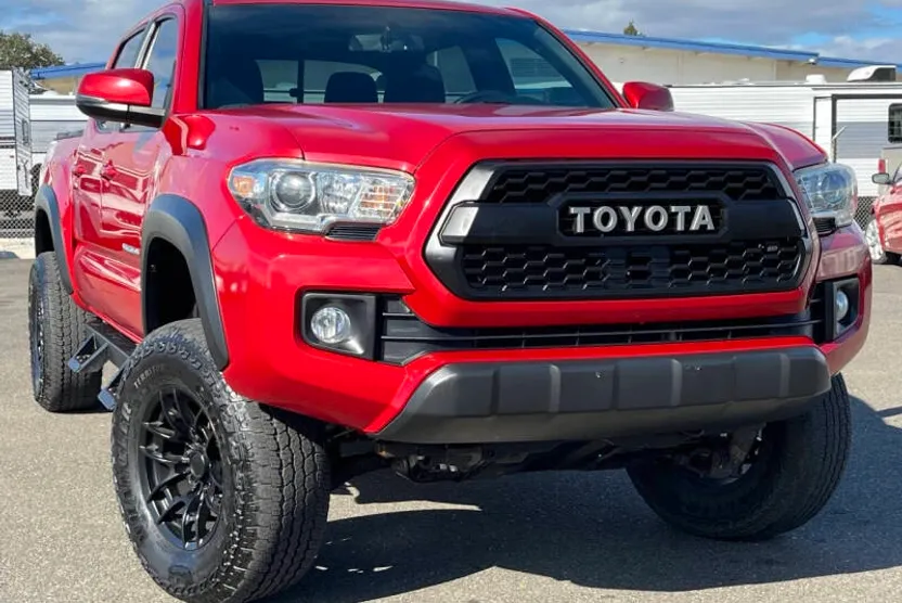 2016 Toyota Tacoma TRD Off-Road photo 1