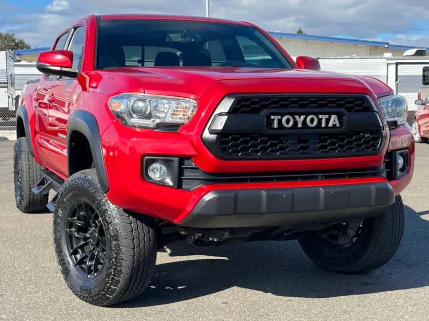 2016 Toyota Tacoma TRD Off-Road photo 1