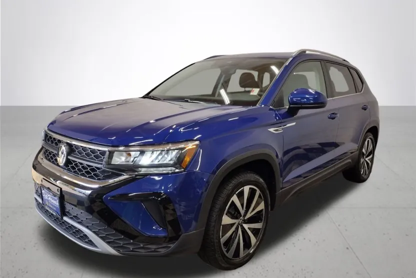 2023 Volkswagen Taos SE photo 1