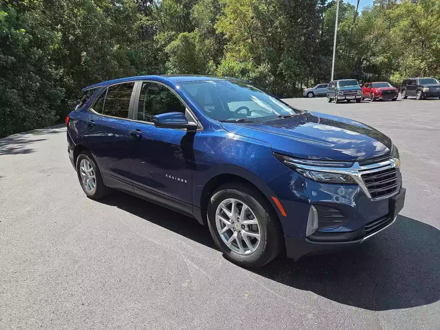 2022 Chevrolet Equinox LT photo 1