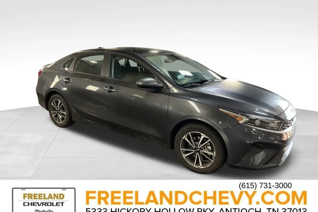 2023 Kia Forte LXS photo 1