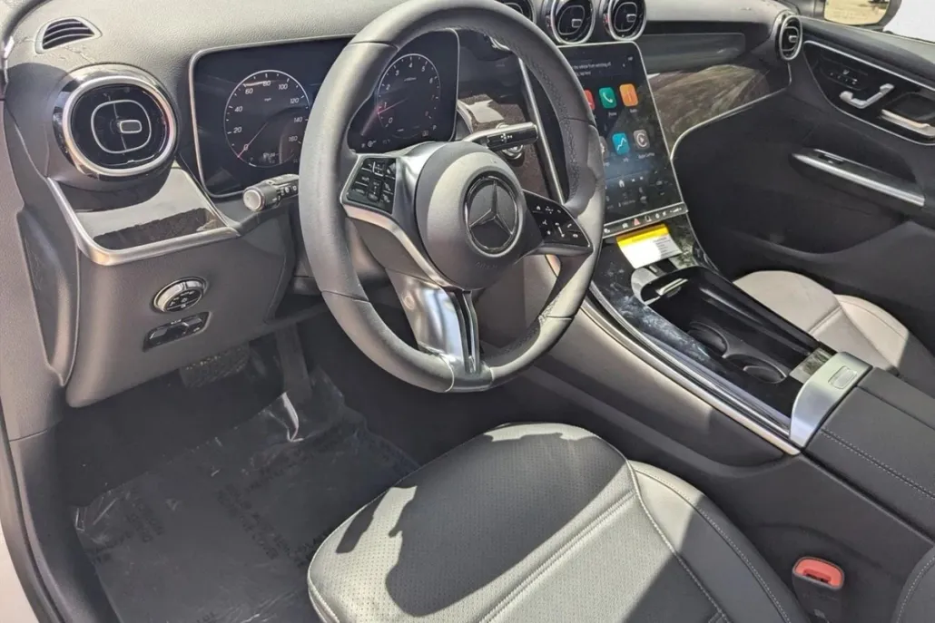 2026 Mercedes Benz GLC 300 photo 1