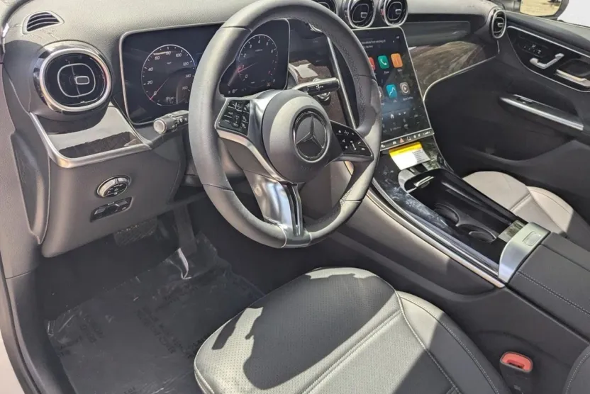 2026 Mercedes Benz GLC 300 photo 1