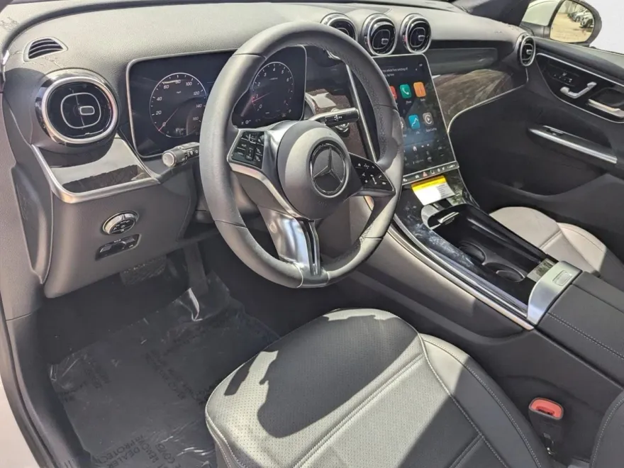 2026 Mercedes Benz GLC 300 photo 1