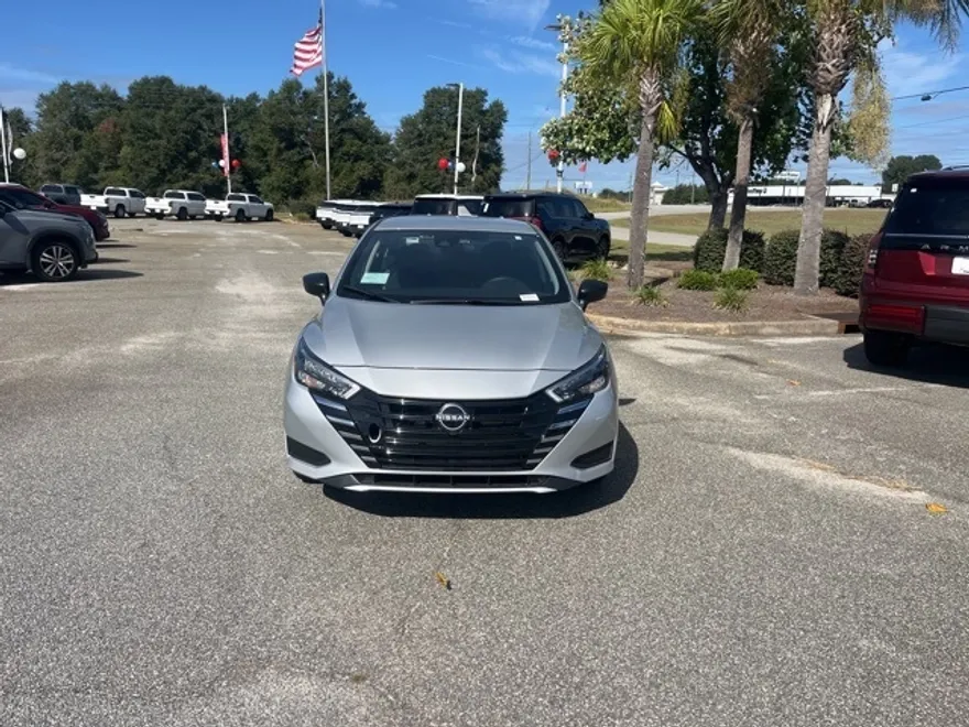 2025 Nissan Versa 1.6 S photo 1