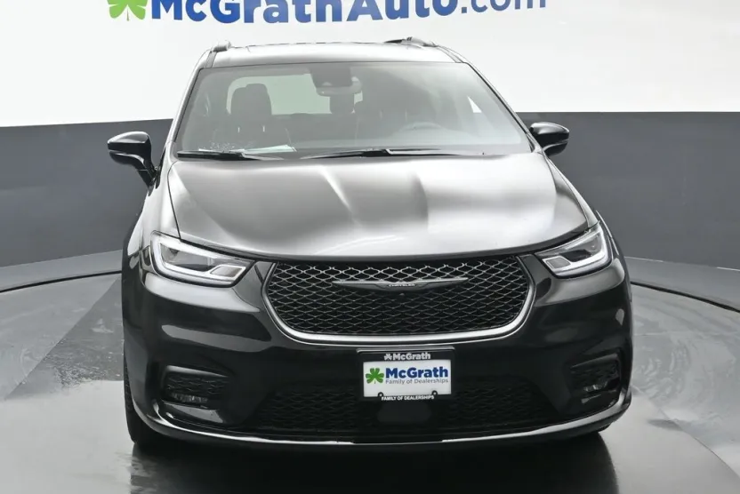 2026 Chrysler Pacifica Limited photo 1