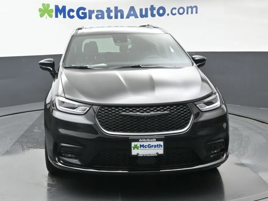 2026 Chrysler Pacifica Limited photo 1
