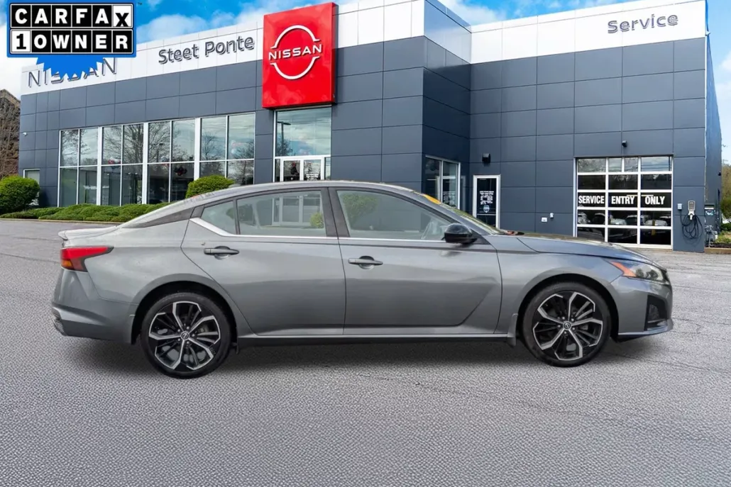 2023 Nissan Altima 2.5 SR photo 1