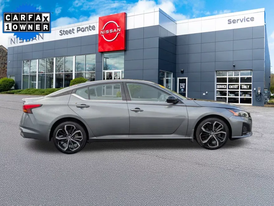 2023 Nissan Altima 2.5 SR photo 1