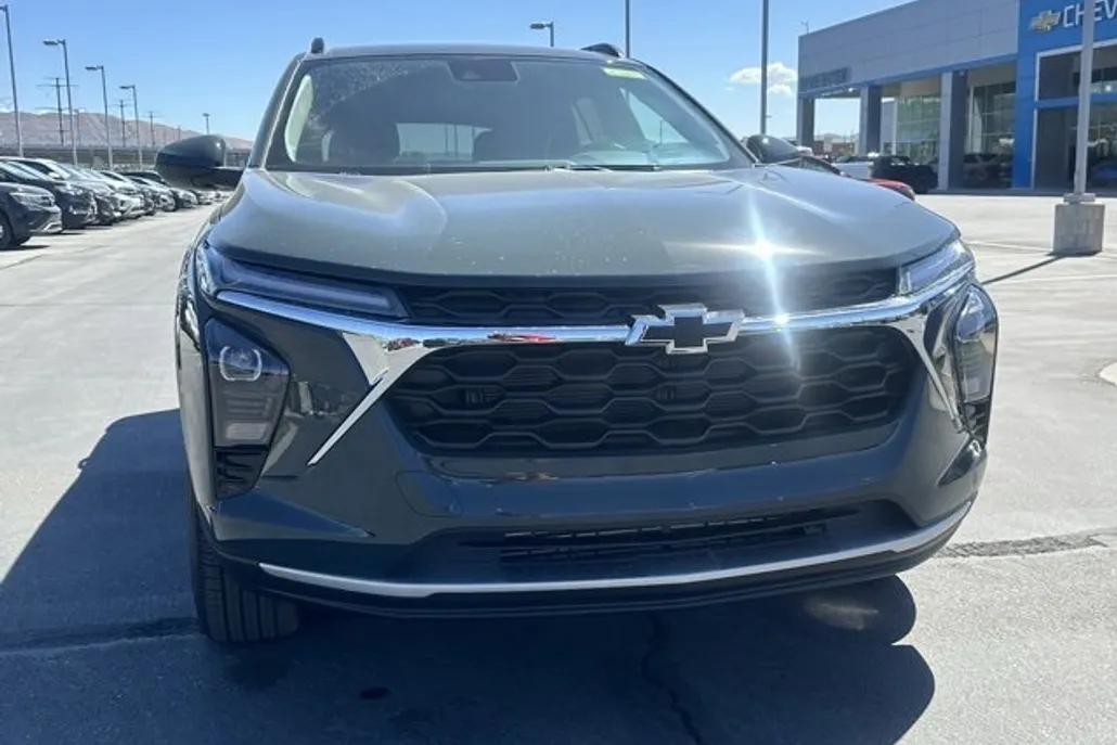 2025 Chevrolet Trax LT photo 1