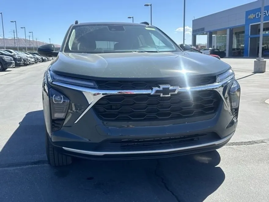 2025 Chevrolet Trax LT photo 1