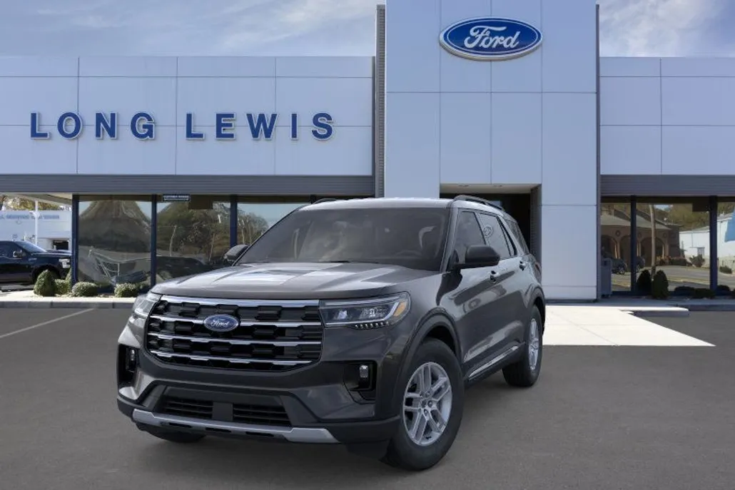 2025 Ford Explorer photo 1