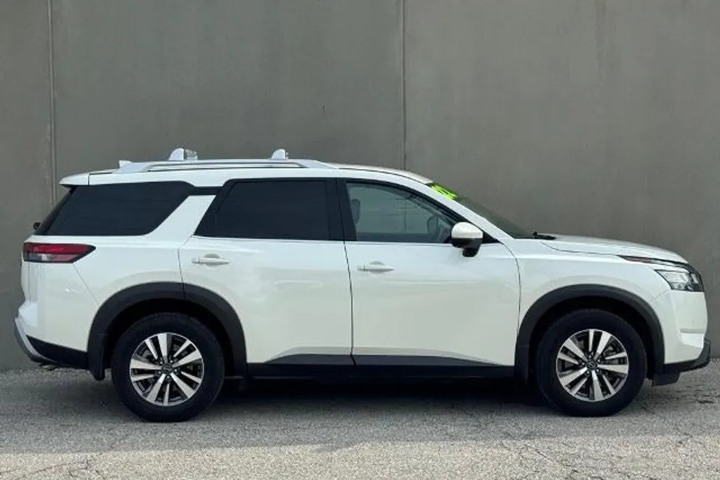 2023 Nissan Pathfinder SL photo 1