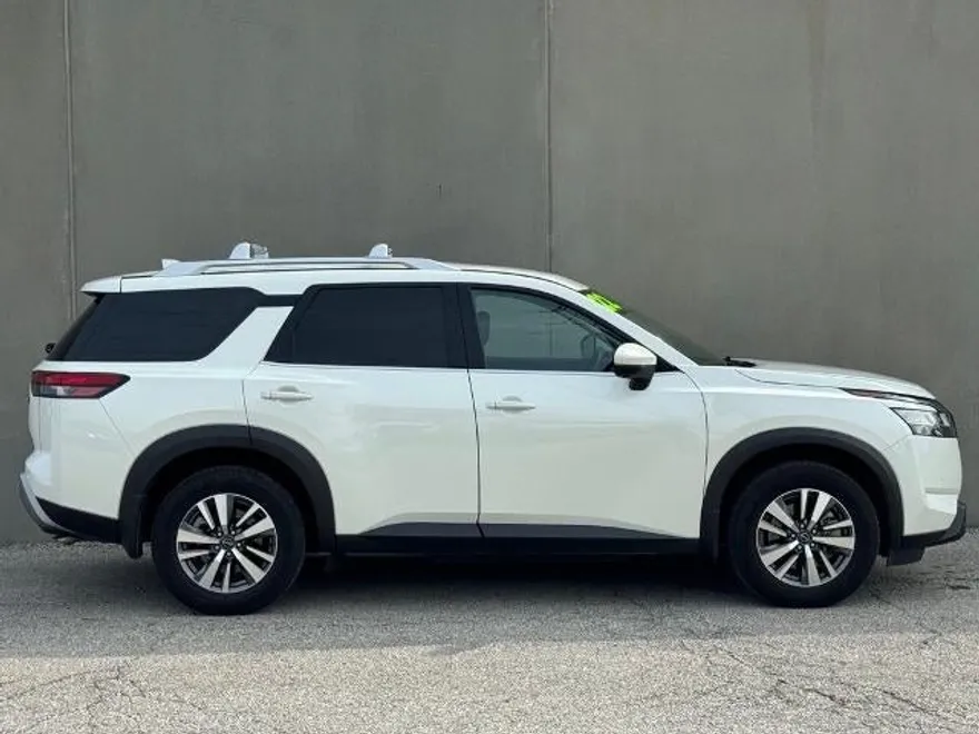 2023 Nissan Pathfinder SL photo 1