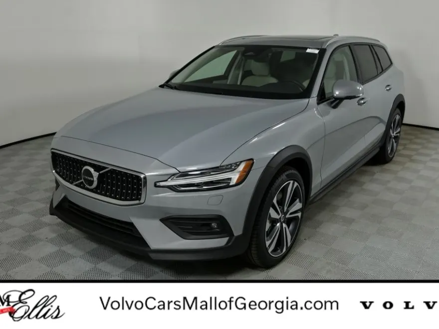 2026 Volvo V60 Cross Country B5 Plus photo 1
