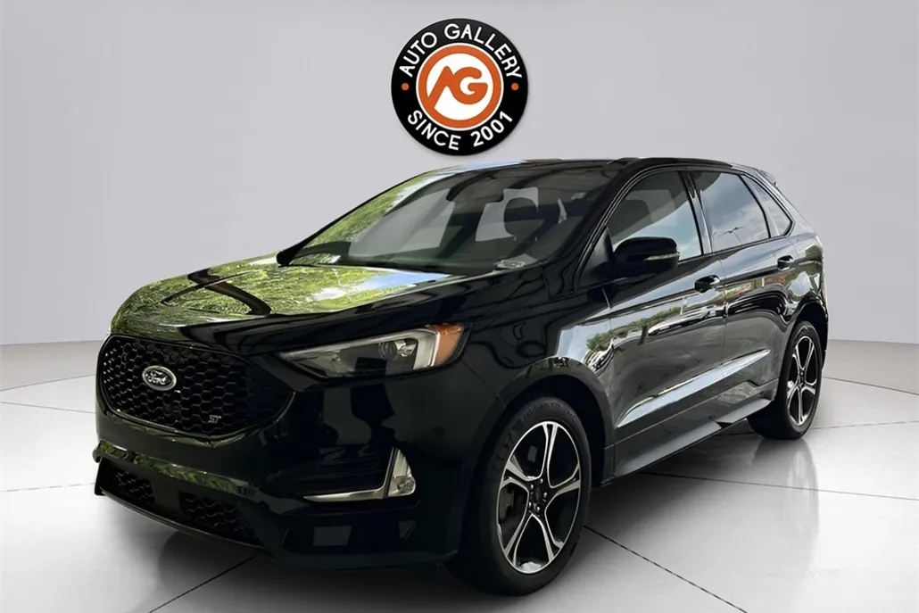 2023 Ford Edge ST photo 1