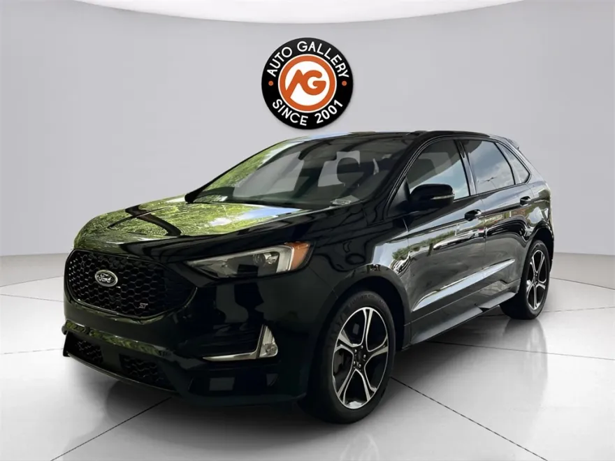 2023 Ford Edge ST photo 1