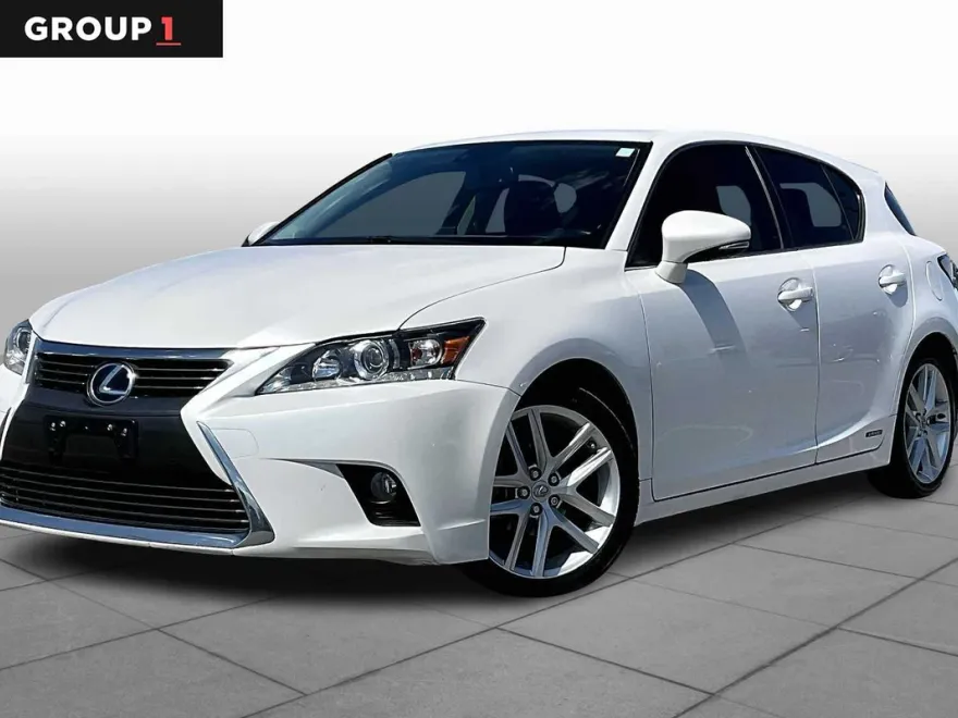 2017 Lexus CT 200h photo 1