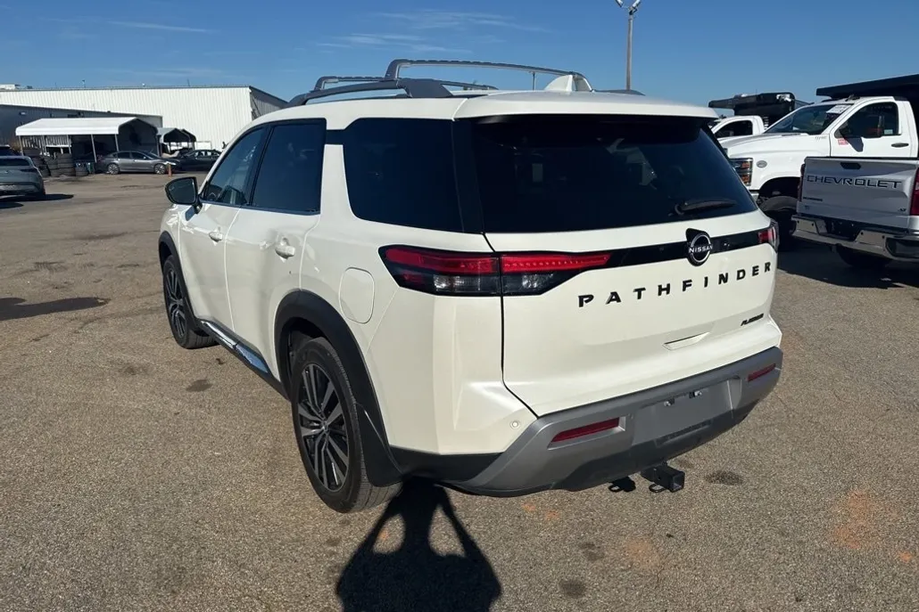 2024 Nissan Pathfinder Platinum photo 1