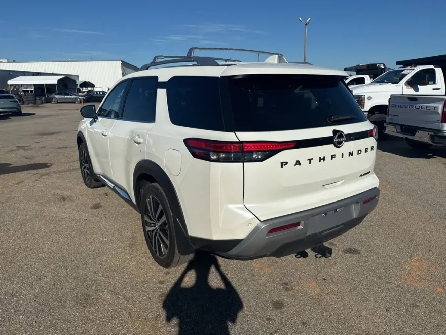 2024 Nissan Pathfinder Platinum photo 1