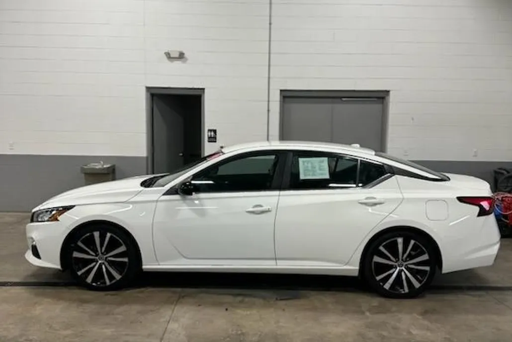 2019 Nissan Altima 2.5 SR photo 1