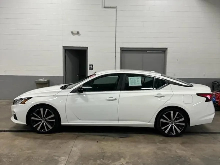 2019 Nissan Altima 2.5 SR photo 1