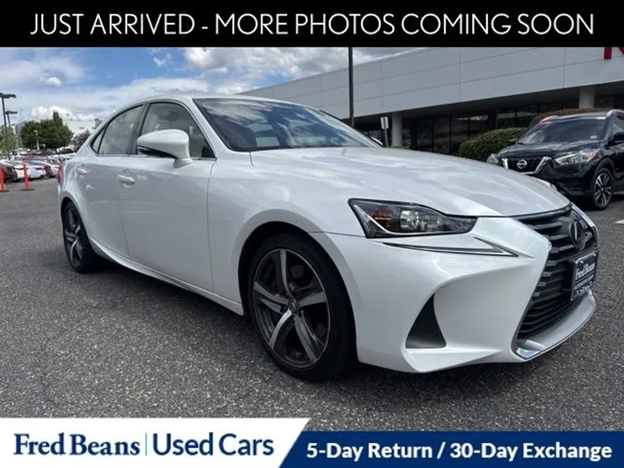 2017 Lexus IS 300 photo 1