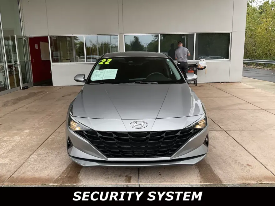 2022 Hyundai Elantra SEL photo 1