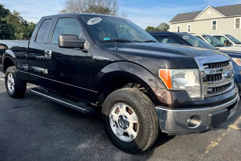 2013 Ford F-150 XLT photo 1