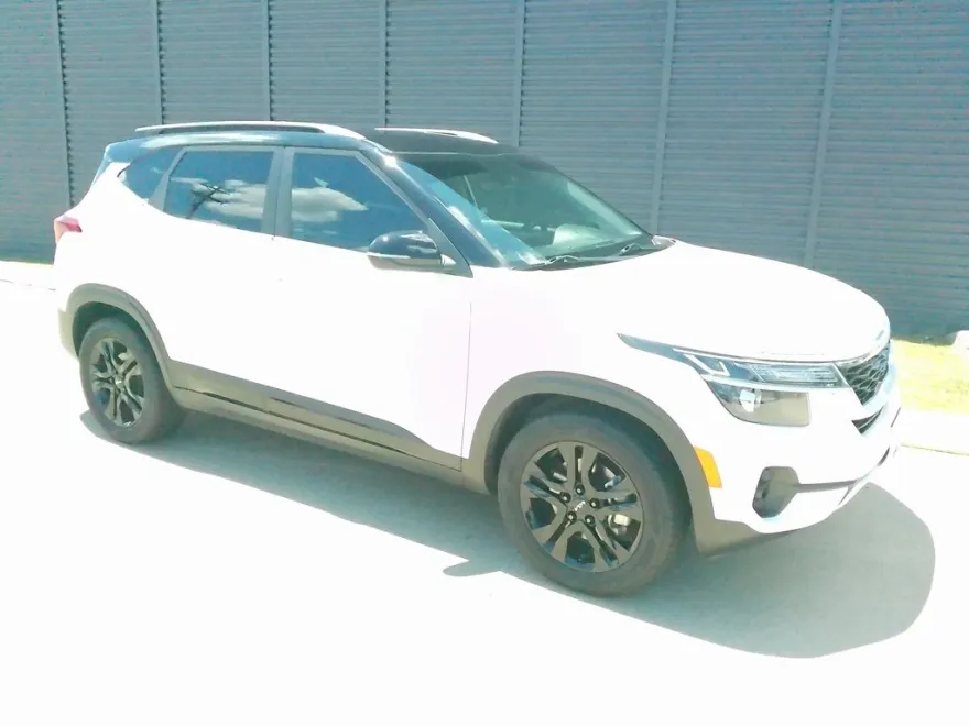 2022 Kia Seltos S photo 1