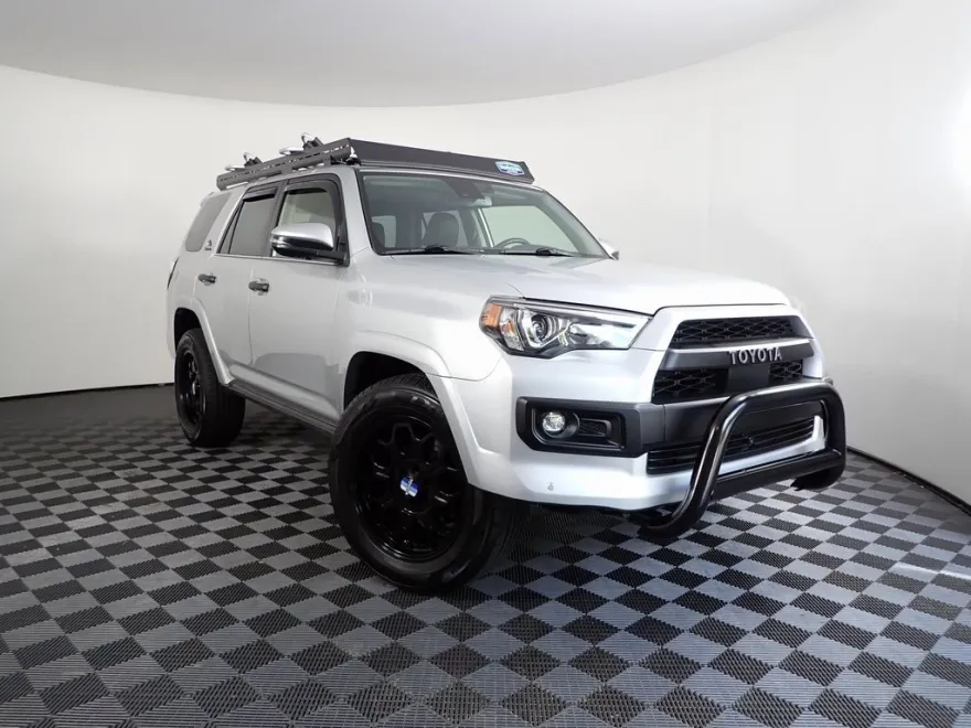 2023 Toyota 4Runner Limited photo 1