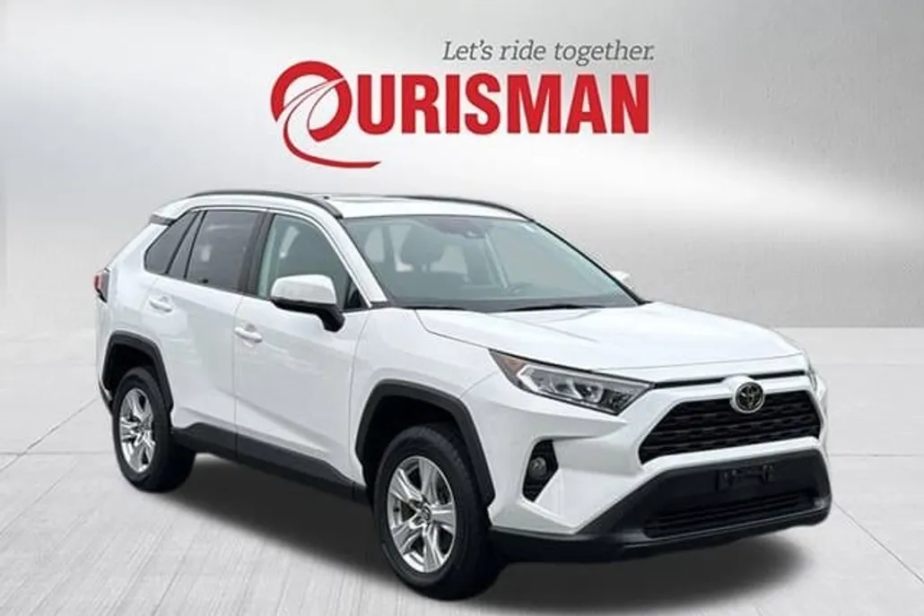 2021 Toyota RAV4 XLE photo 1