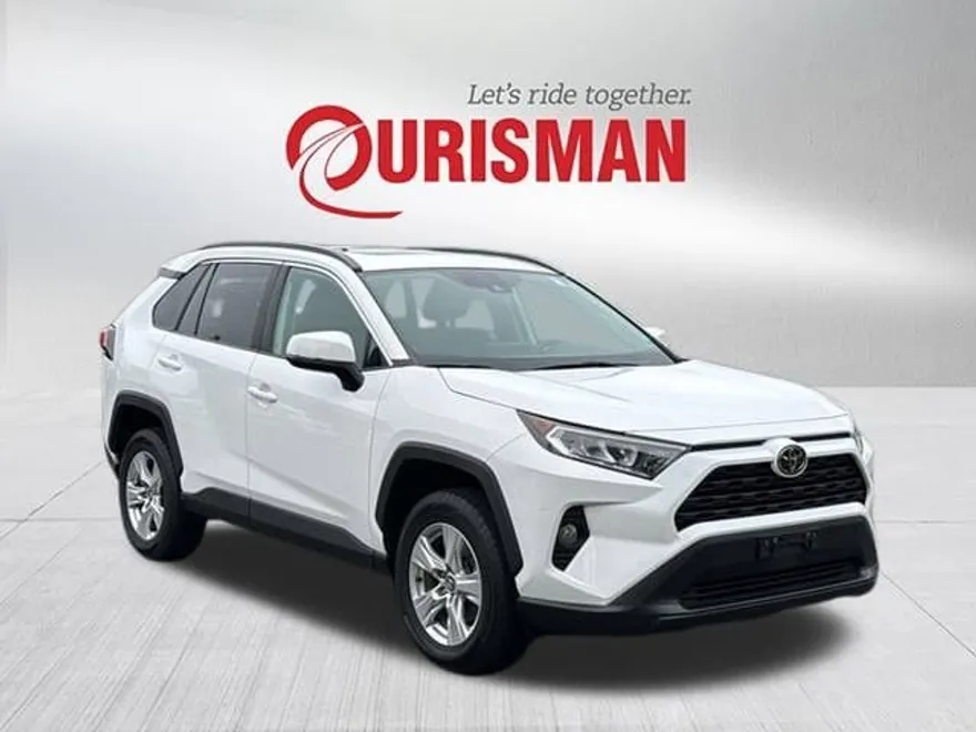 2021 Toyota RAV4 XLE photo 1