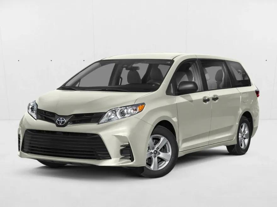2019 Toyota Sienna XLE photo 1