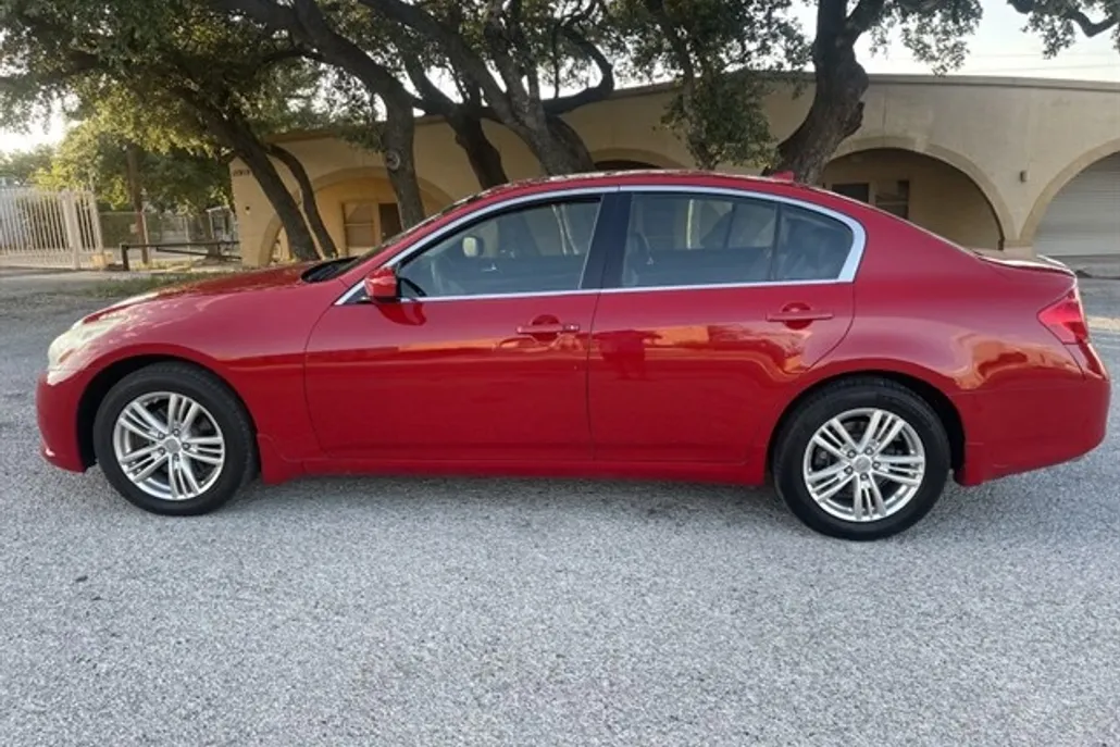 2011 Infiniti G37 photo 1