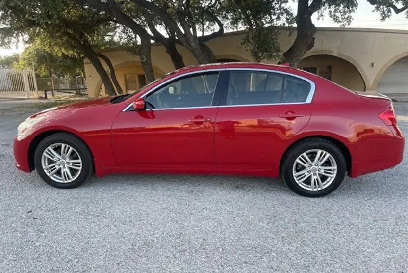 2011 Infiniti G37 photo 1