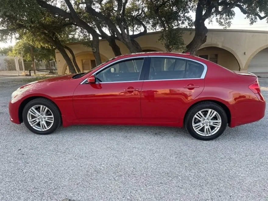 2011 Infiniti G37 photo 1