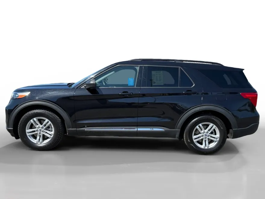 2023 Ford Explorer XLT photo 1